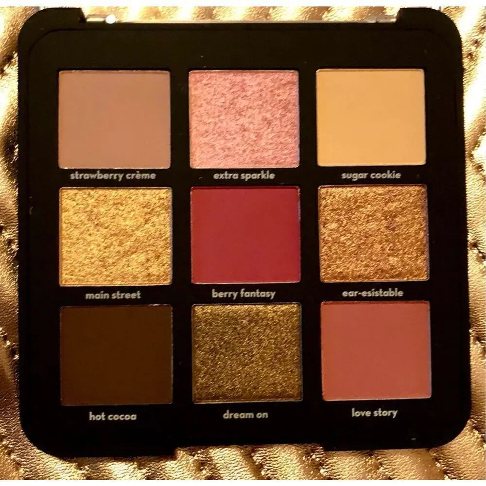 THE CREME SHOP - NWT - Limited Edition Minnie Mouse “World of Wonder” Eyeshadow